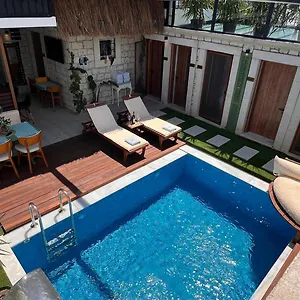 Elin Alacati , Çeşme Turkije